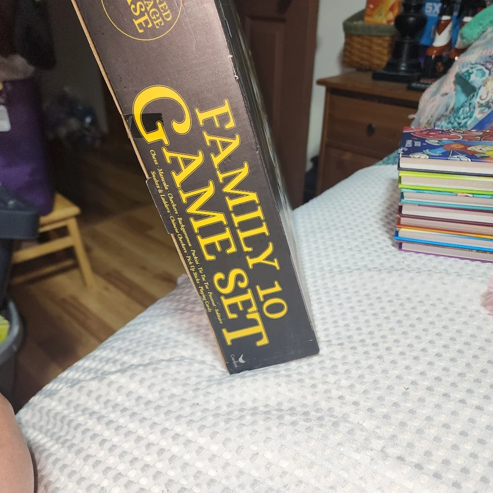 FAMILY 10 NWT MULTI GAMING GAMES SET. Wooden case